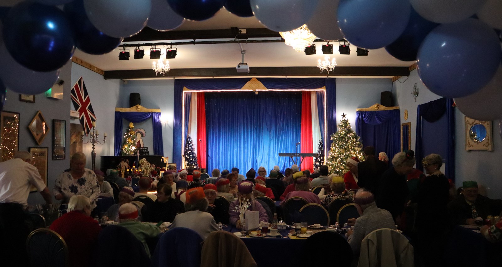 3815a1d6-020c-42fe-9f73-d05074a1ba30-Christmas stage-2.JPG