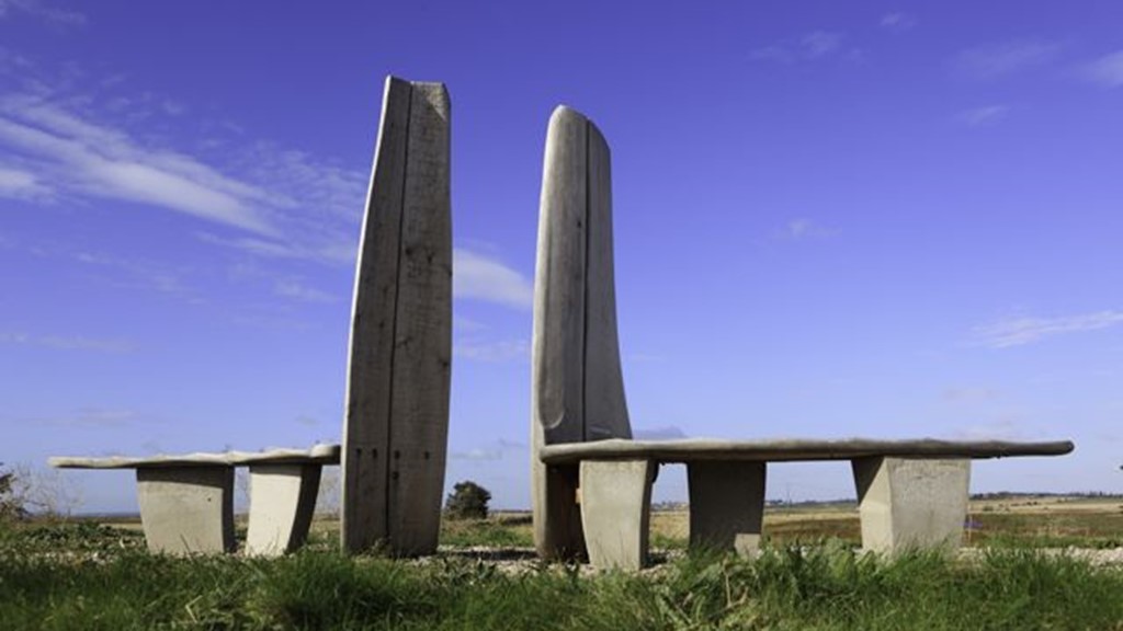 leysdwonrt015-raptor-viewing-point-seats.jpg