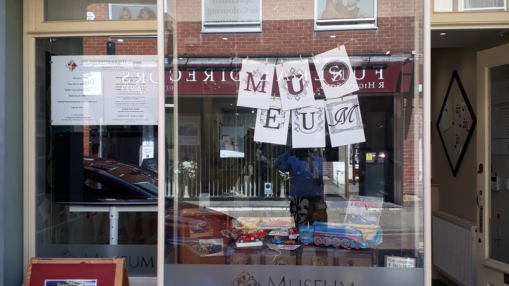 Fleur de Lis Museum Picture.jpg