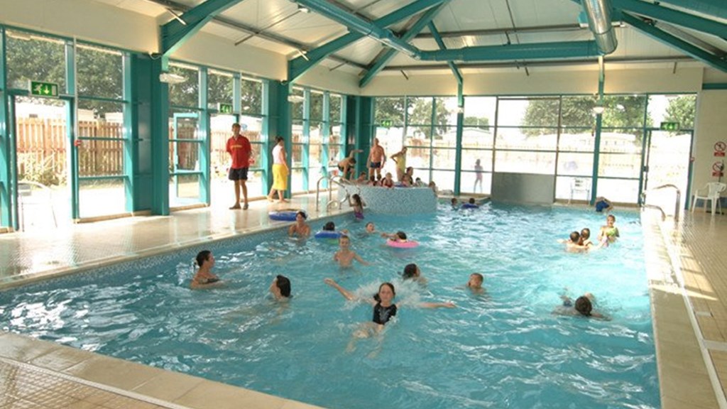 Ashcroft Pool Ashcroft Coast Holiday Park | Place to stay on the Isle of She ...