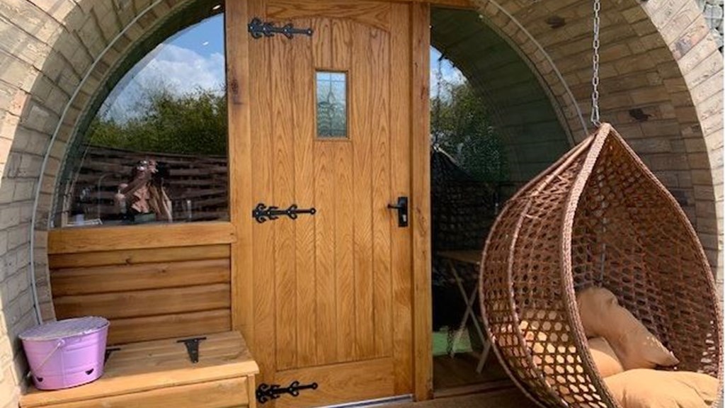 Pod Door Entrance And Seat Snip