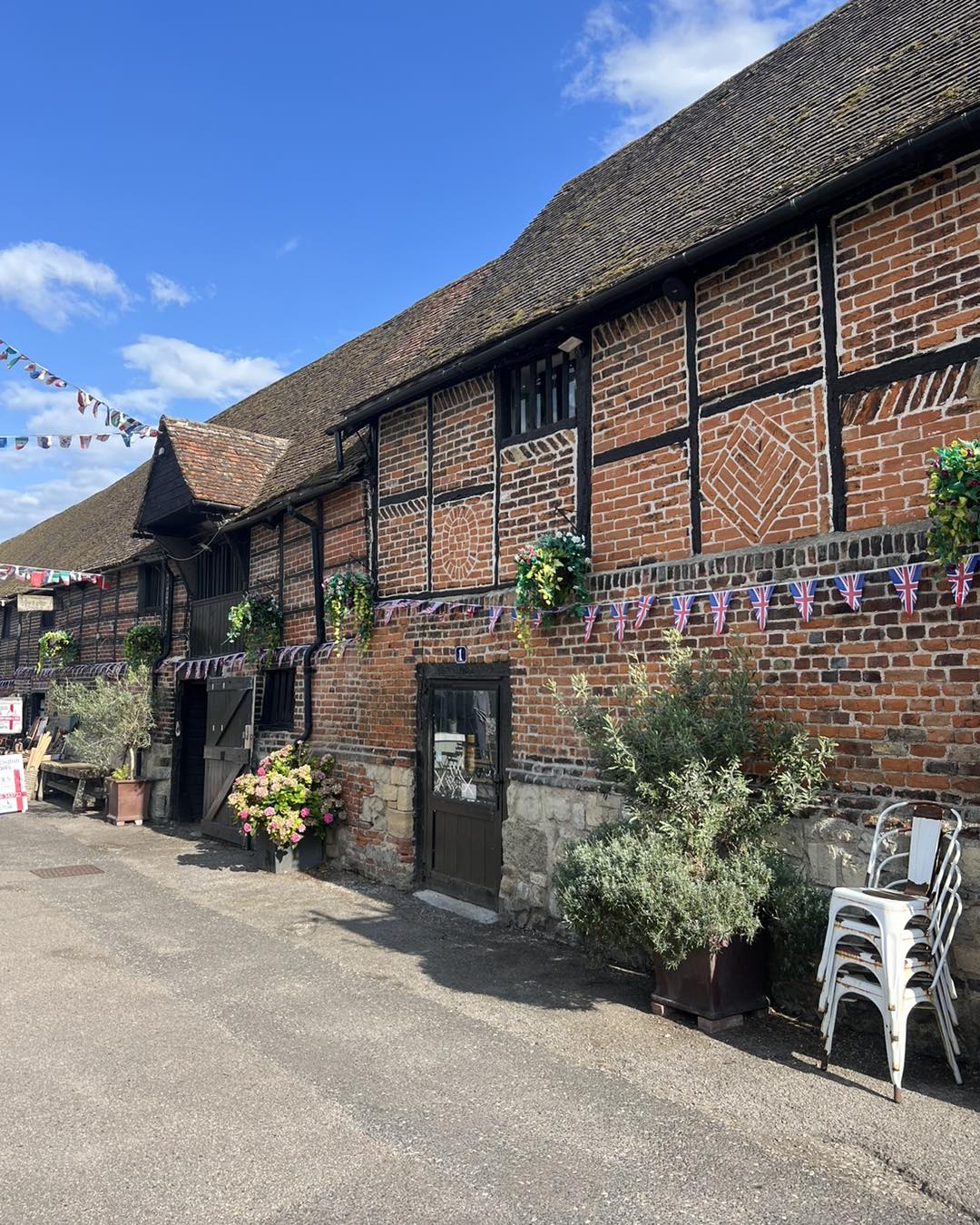 377695699 619396163688068 3545295093184385985 N