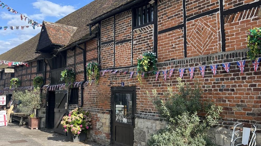 377695699 619396163688068 3545295093184385985 N